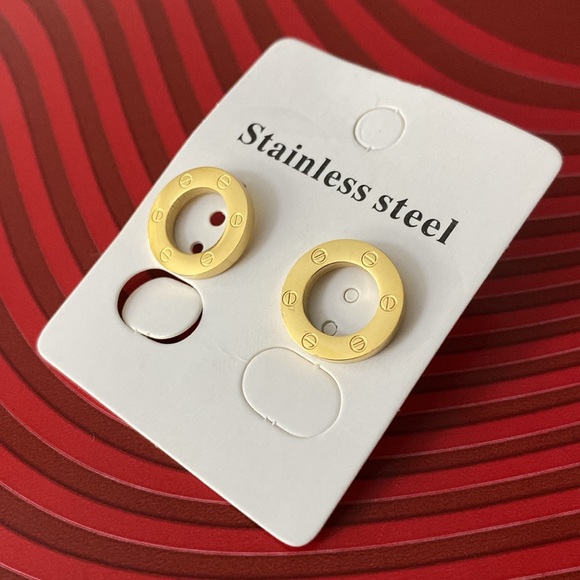 New CARTIER collection yellow gold tone Love earnings ⭐️⭐️⭐️⭐️ - Picture 12 of 13